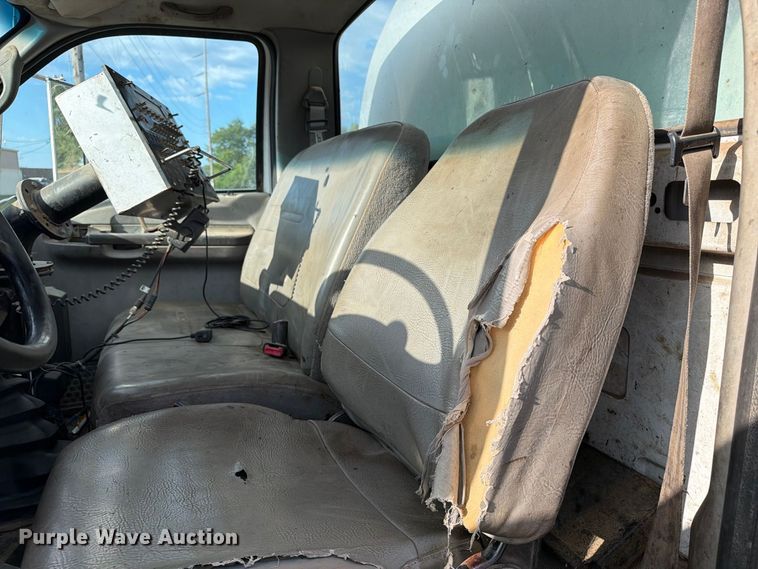 image for item EA0471 2004 Ford F750 oil distributor truck