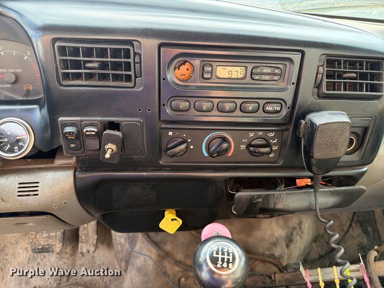 image for item EA0471 2004 Ford F750 oil distributor truck