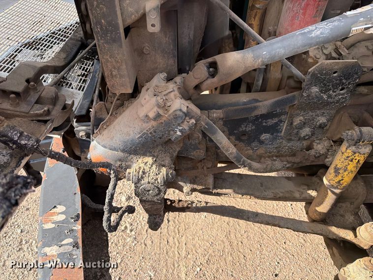 image for item EA0471 2004 Ford F750 oil distributor truck