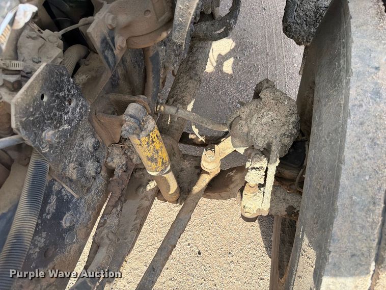 image for item EA0471 2004 Ford F750 oil distributor truck