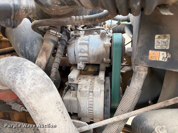 image for item EA0471 2004 Ford F750 oil distributor truck