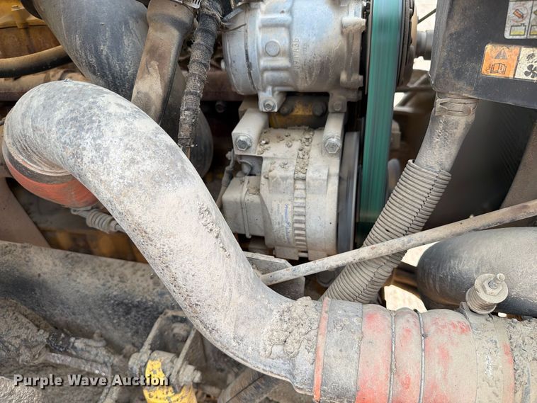 image for item EA0471 2004 Ford F750 oil distributor truck