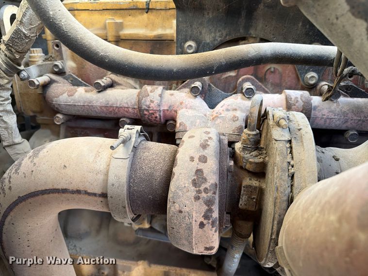 image for item EA0471 2004 Ford F750 oil distributor truck