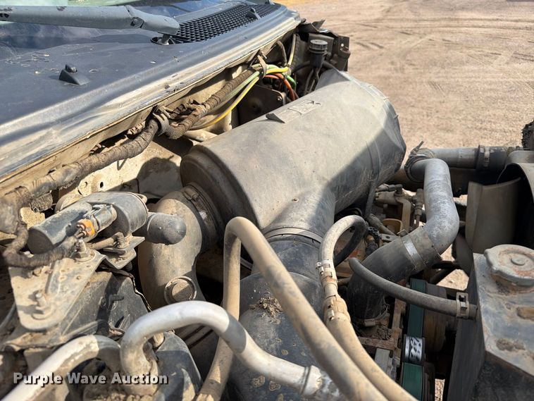 image for item EA0471 2004 Ford F750 oil distributor truck