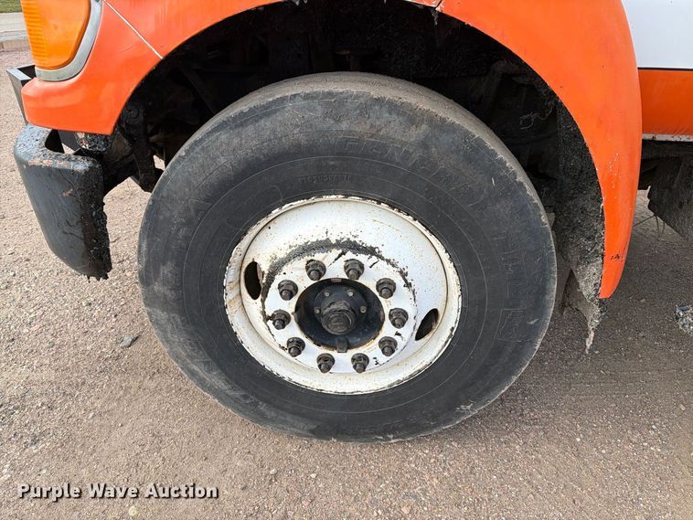 image for item EA0471 2004 Ford F750 oil distributor truck