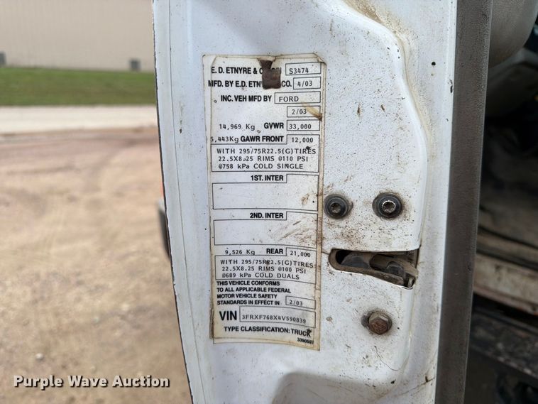 image for item EA0471 2004 Ford F750 oil distributor truck