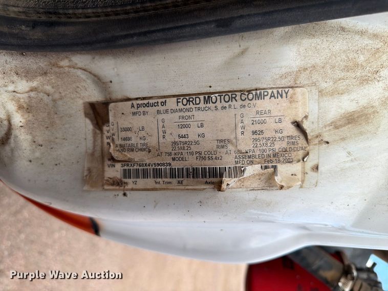 image for item EA0471 2004 Ford F750 oil distributor truck
