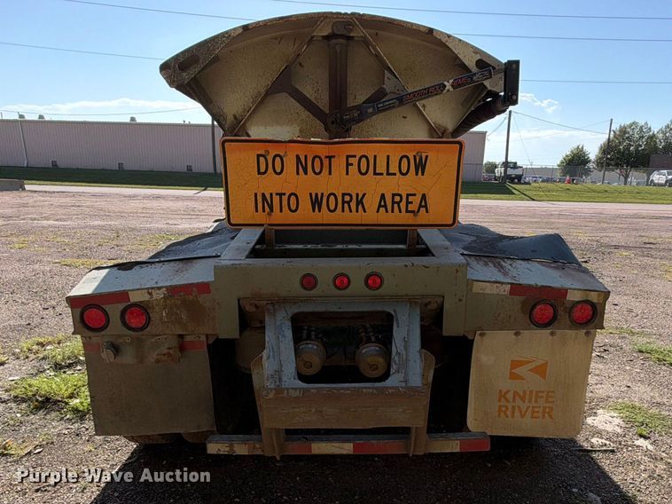 image for item EA0473 2008 SmithCo side dump trailer