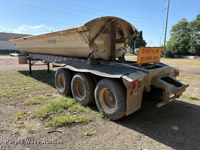 image for item EA0473 2008 SmithCo side dump trailer