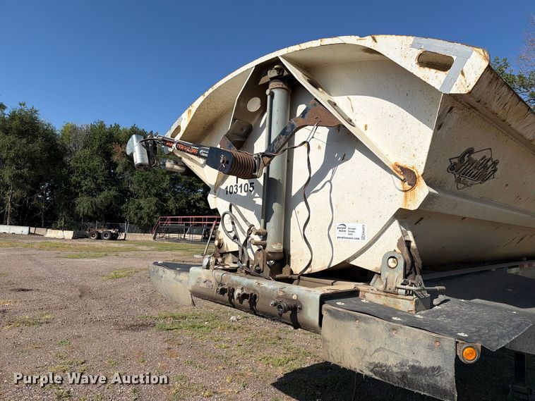 image for item EA0473 2008 SmithCo side dump trailer