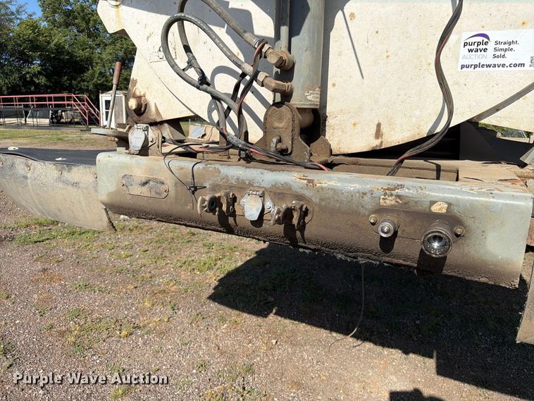 image for item EA0473 2008 SmithCo side dump trailer