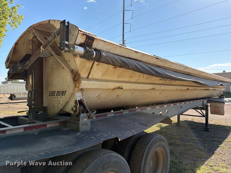 image for item EA0473 2008 SmithCo side dump trailer