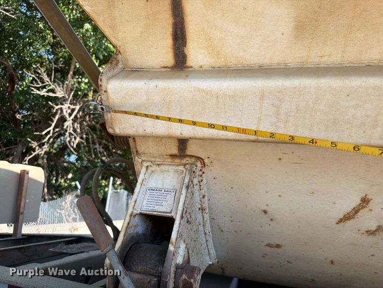 image for item EA0473 2008 SmithCo side dump trailer