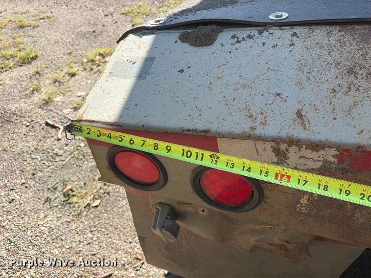 image for item EA0473 2008 SmithCo side dump trailer