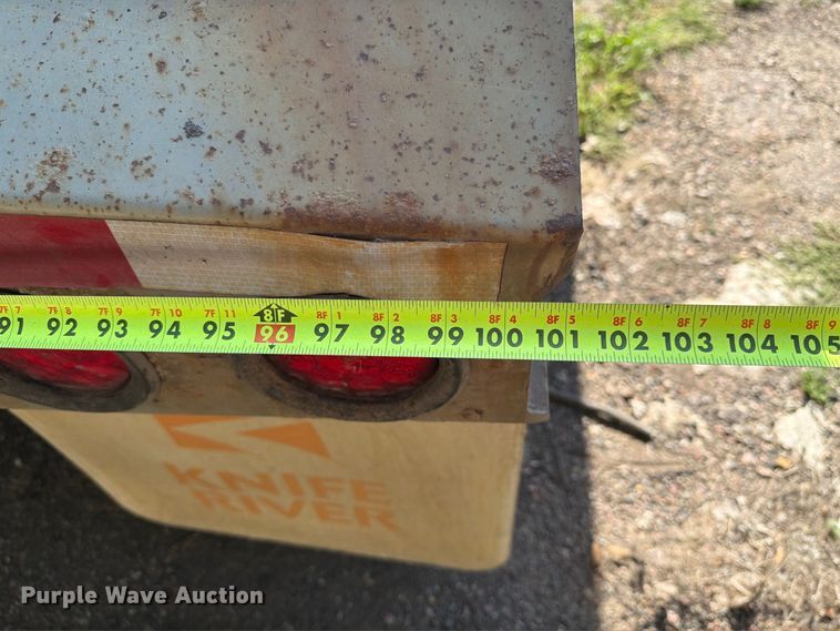 image for item EA0473 2008 SmithCo side dump trailer