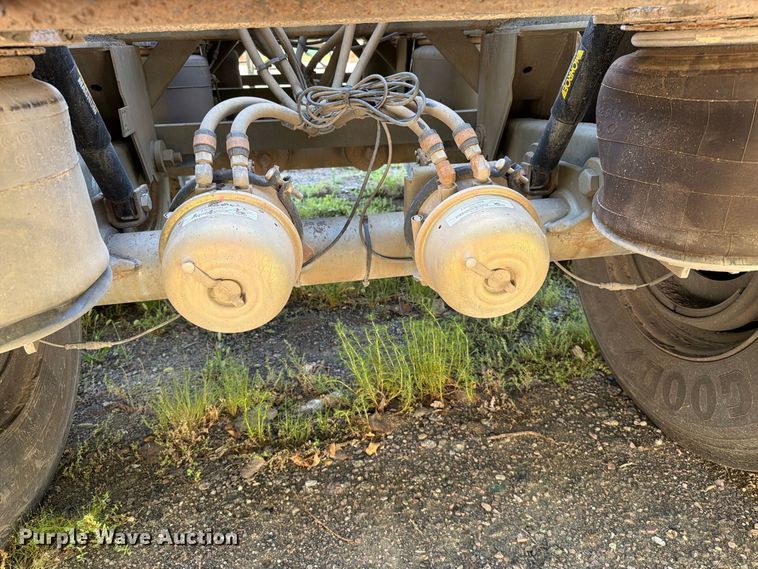image for item EA0473 2008 SmithCo side dump trailer
