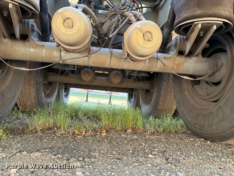 image for item EA0473 2008 SmithCo side dump trailer