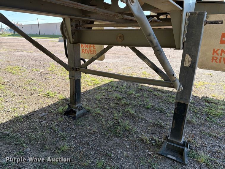 image for item EA0473 2008 SmithCo side dump trailer