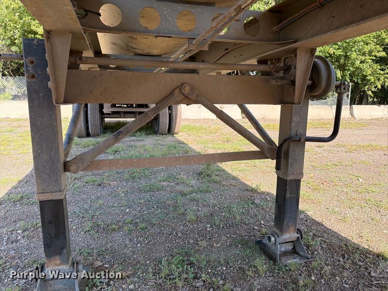 image for item EA0473 2008 SmithCo side dump trailer