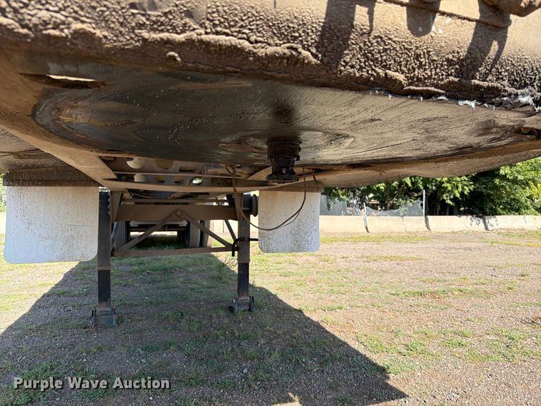 image for item EA0473 2008 SmithCo side dump trailer