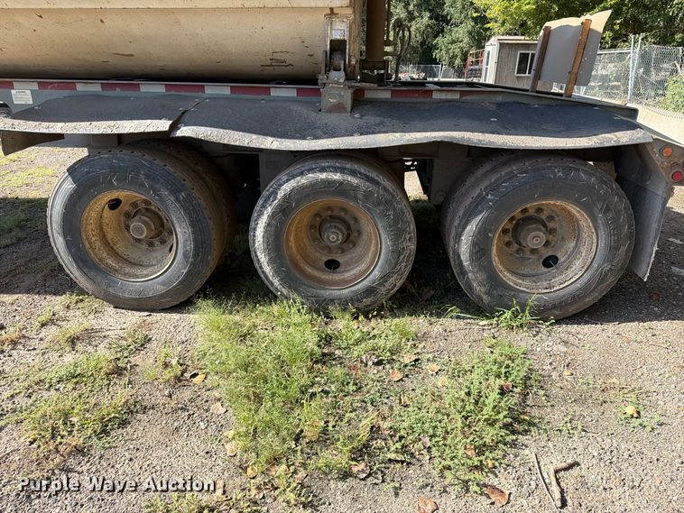 image for item EA0473 2008 SmithCo side dump trailer