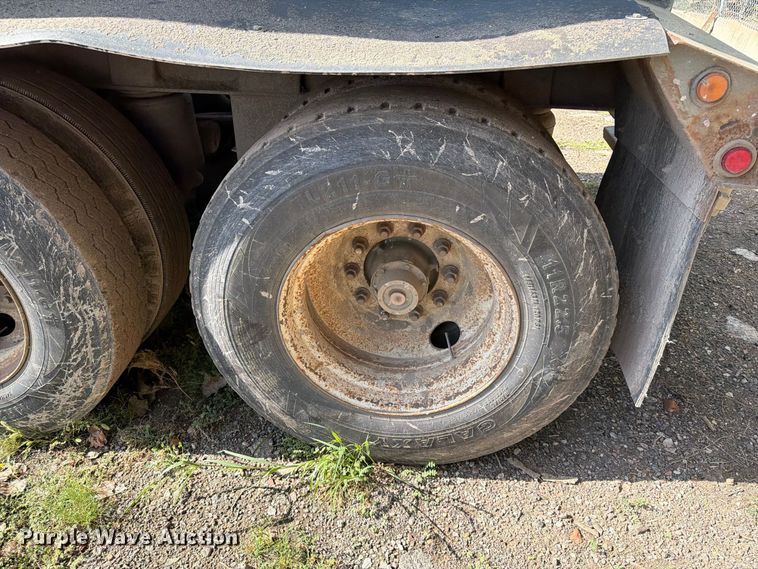 image for item EA0473 2008 SmithCo side dump trailer