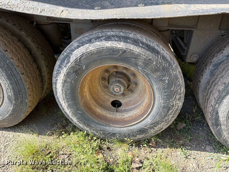 image for item EA0473 2008 SmithCo side dump trailer