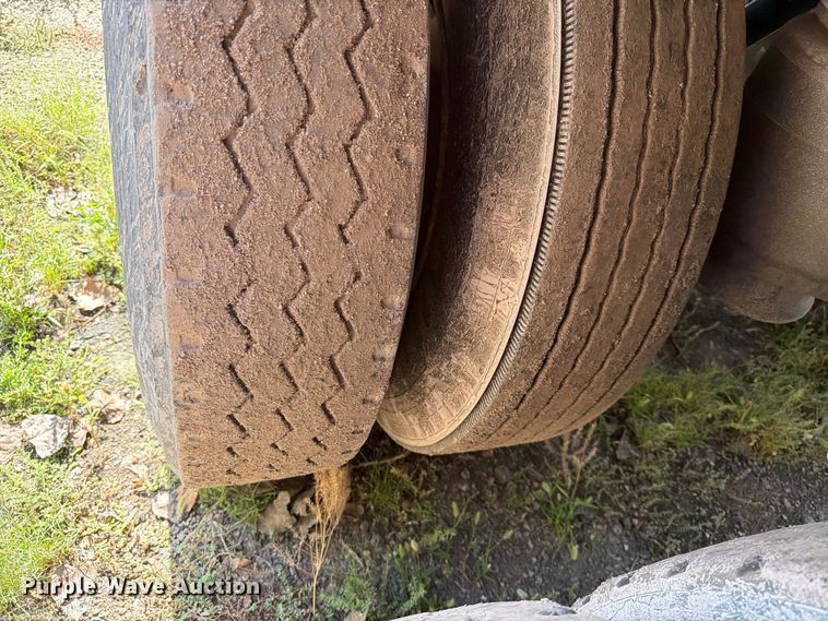 image for item EA0473 2008 SmithCo side dump trailer