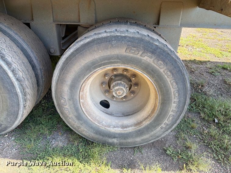 image for item EA0473 2008 SmithCo side dump trailer