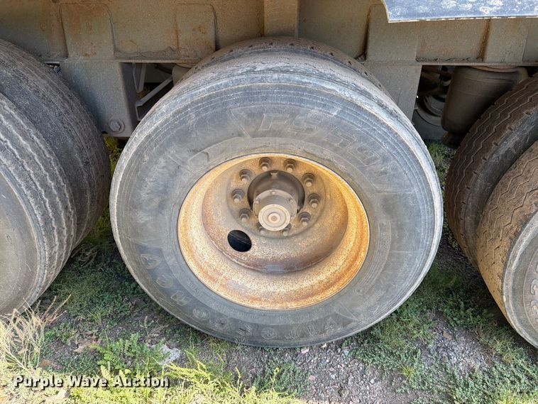 image for item EA0473 2008 SmithCo side dump trailer