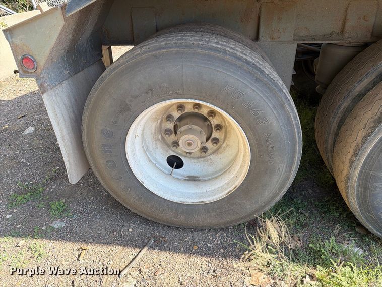 image for item EA0473 2008 SmithCo side dump trailer