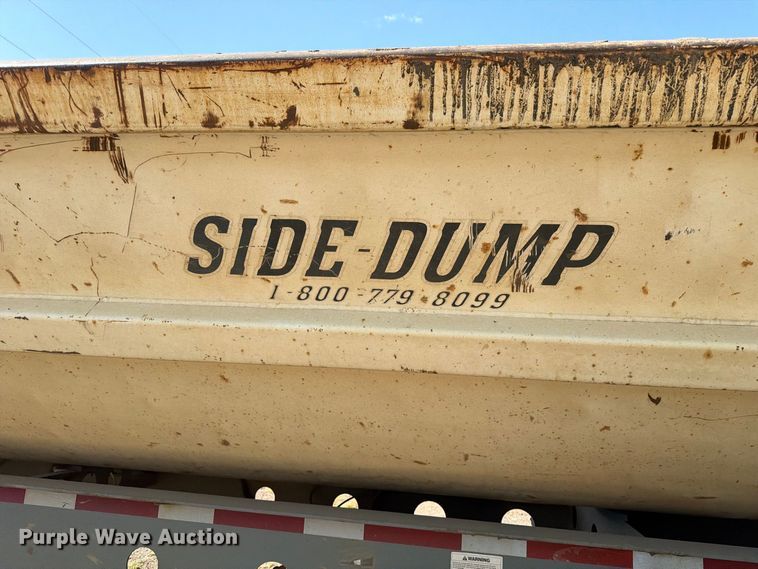 image for item EA0473 2008 SmithCo side dump trailer