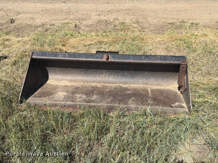 image for item EA0485 Caterpillar skid steer bucket