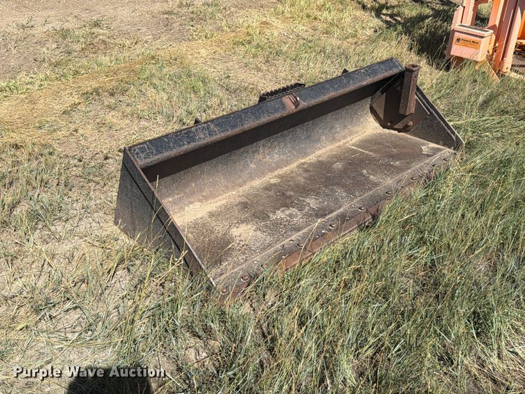 image for item EA0485 Caterpillar skid steer bucket