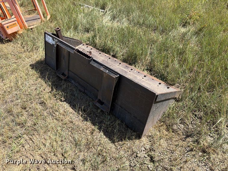 image for item EA0485 Caterpillar skid steer bucket
