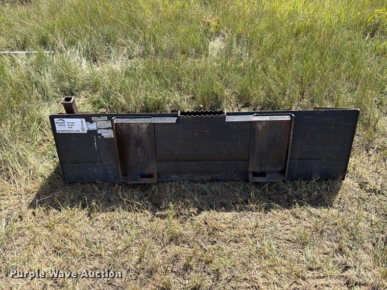 image for item EA0485 Caterpillar skid steer bucket
