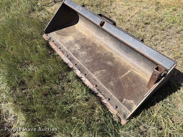 image for item EA0485 Caterpillar skid steer bucket