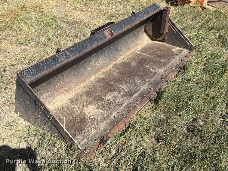 image for item EA0485 Caterpillar skid steer bucket