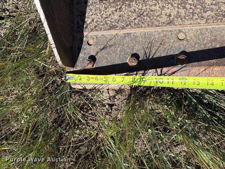 image for item EA0485 Caterpillar skid steer bucket