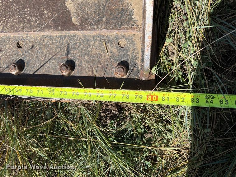 image for item EA0485 Caterpillar skid steer bucket