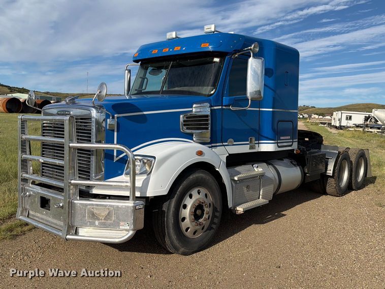 2015 Freightliner 122SD semi truck
