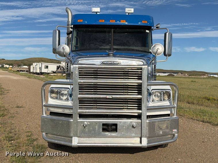 image for item EA0487 2015 Freightliner 122SD semi truck