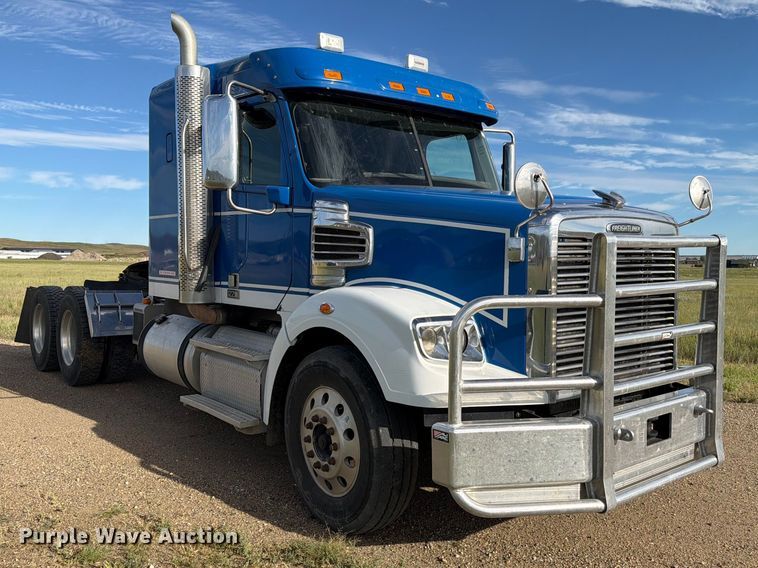 image for item EA0487 2015 Freightliner 122SD semi truck