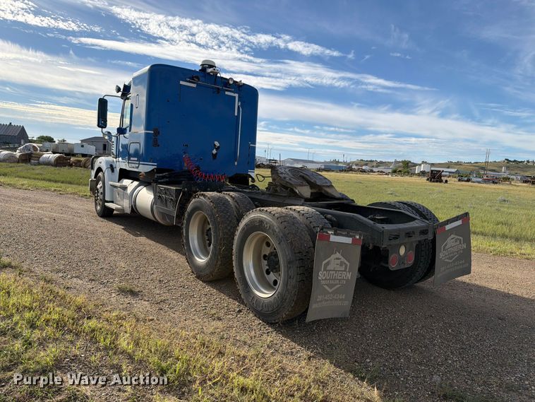 image for item EA0487 2015 Freightliner 122SD semi truck