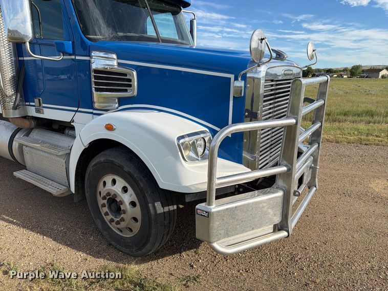 image for item EA0487 2015 Freightliner 122SD semi truck