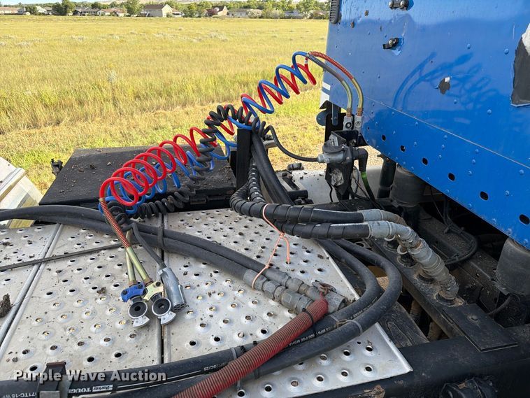 image for item EA0487 2015 Freightliner 122SD semi truck