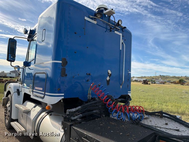 image for item EA0487 2015 Freightliner 122SD semi truck