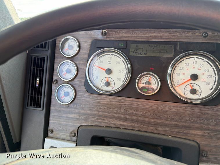 image for item EA0487 2015 Freightliner 122SD semi truck