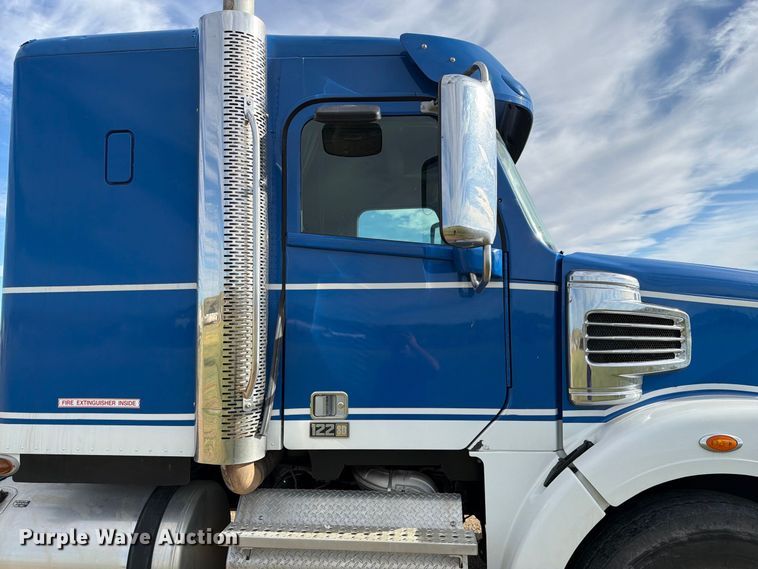 image for item EA0487 2015 Freightliner 122SD semi truck