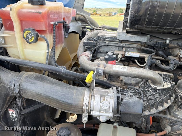 image for item EA0487 2015 Freightliner 122SD semi truck